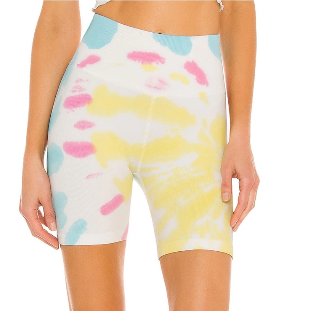 high waisted tie dye ribbed seamless biker shorts in sunny day swirl